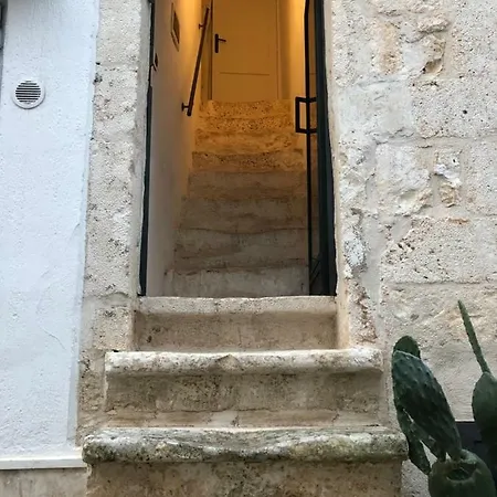 Ottogradoni House